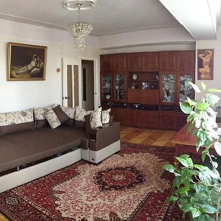 Room In Apartment At Tigrana Metsa エレバン エクステリア 写真